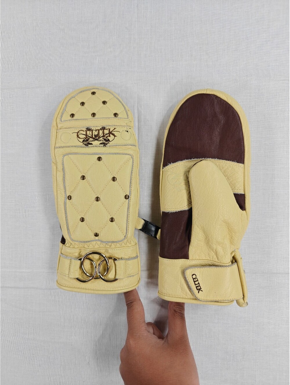 Celtek Women’s XS Yellow Brown Leather Snowboard Ski Mittens Studded Gloves